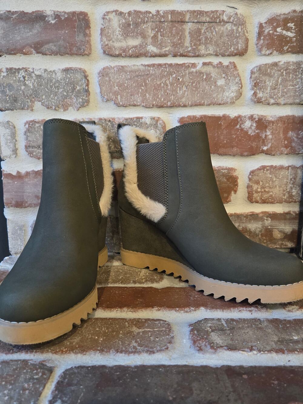 🌿 TOMS Maddie Wedge Boots